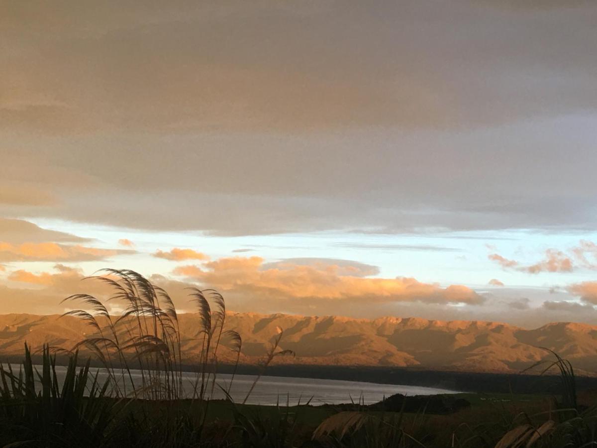 “The Cliffs” Humpridge View Motels Tuatapere Exteriör bild