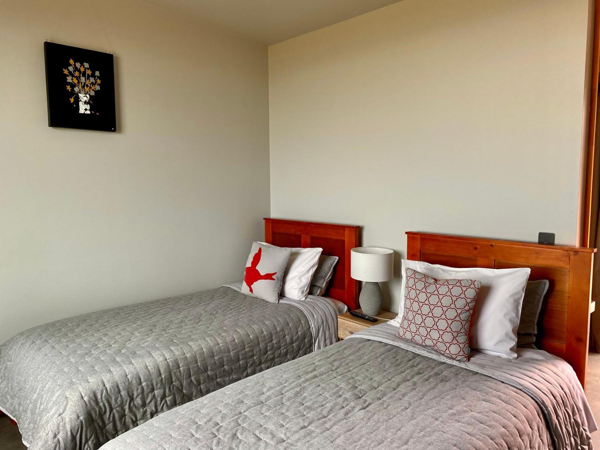 “The Cliffs” Humpridge View Motels Tuatapere Exteriör bild