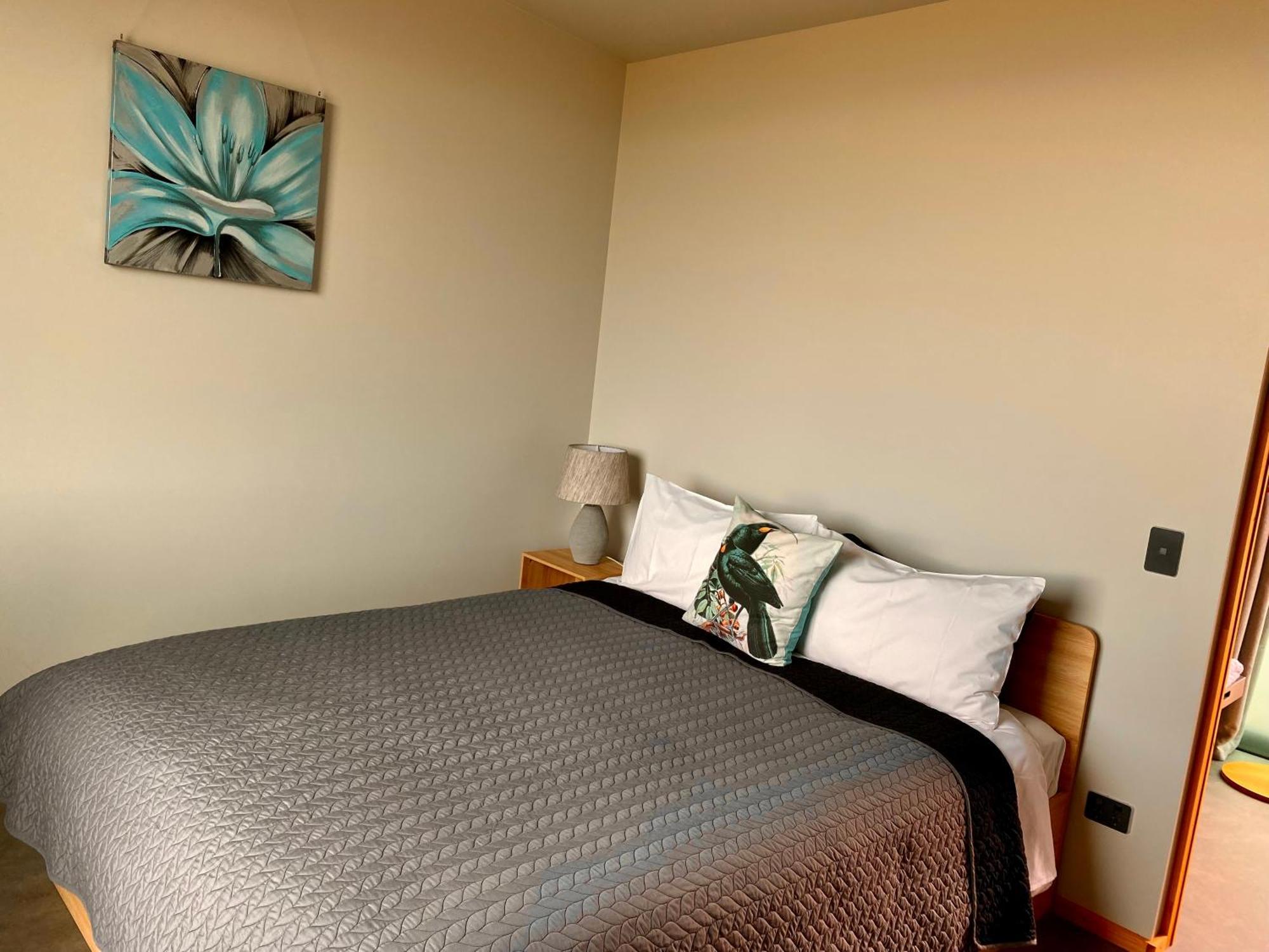 “The Cliffs” Humpridge View Motels Tuatapere Exteriör bild