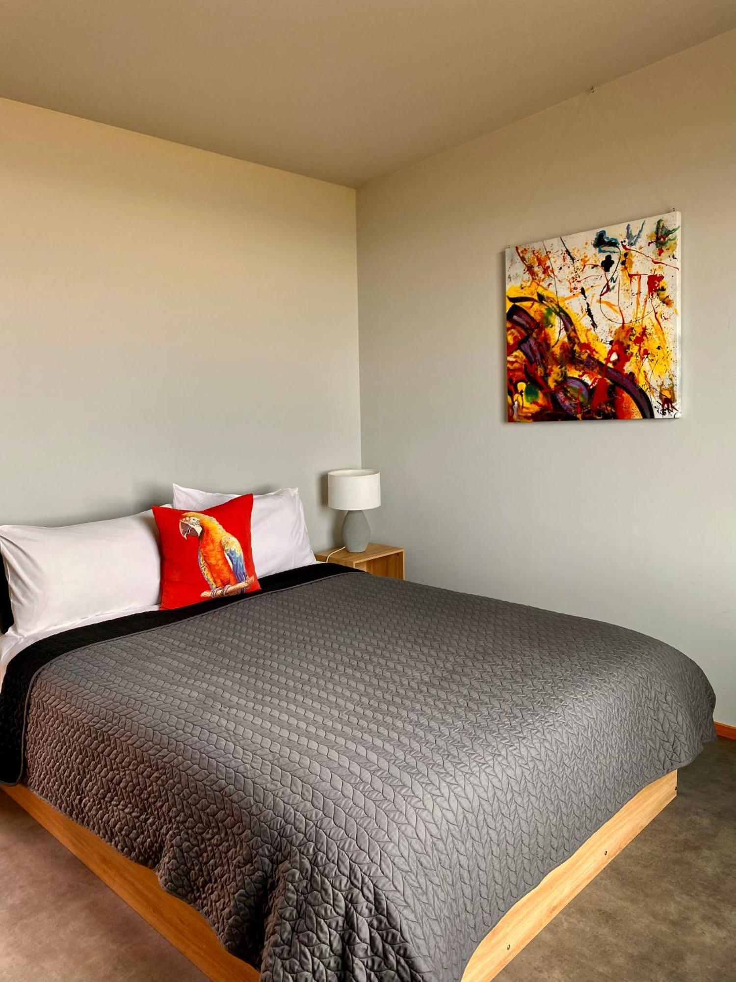 “The Cliffs” Humpridge View Motels Tuatapere Exteriör bild